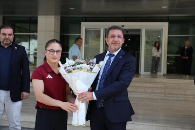 avrupa-ucuncusu-ogrencimiz-nurselen-yalgettekin-e-rektor-alkis-tan-tebrik