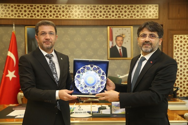 rektor-zan-ngeha-d-cley-profdrmehmet-karakoc-serdana-rektor-me-kir