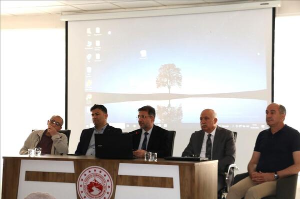 sirnak-universitesi-ziraat-fakultesinden-guclukonakta-ciftcilere-egitim-destegi