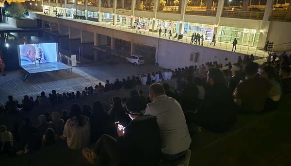 universitemizde-acik-hava-sinema-keyfi
