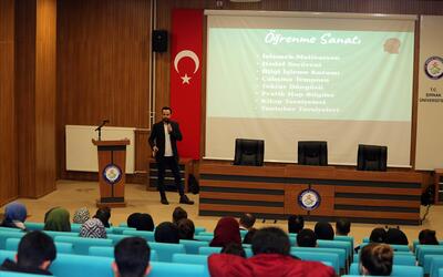  Üniversitemizde “Verimli Ders Çalışma ve Soru Çözüm Teknikleri Eğitimi” adlı seminer yapıldı